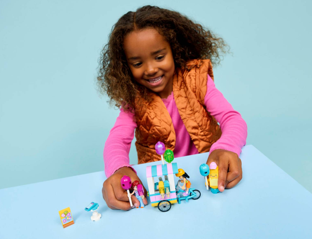 PUESTO HELADOS Y GLOBOS