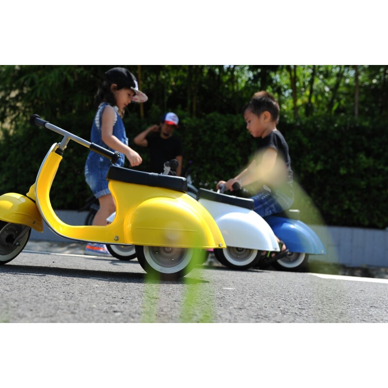 CORREPASILLOS VESPA AMARILLA