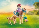 NIÑA CON PONI Y POTRO