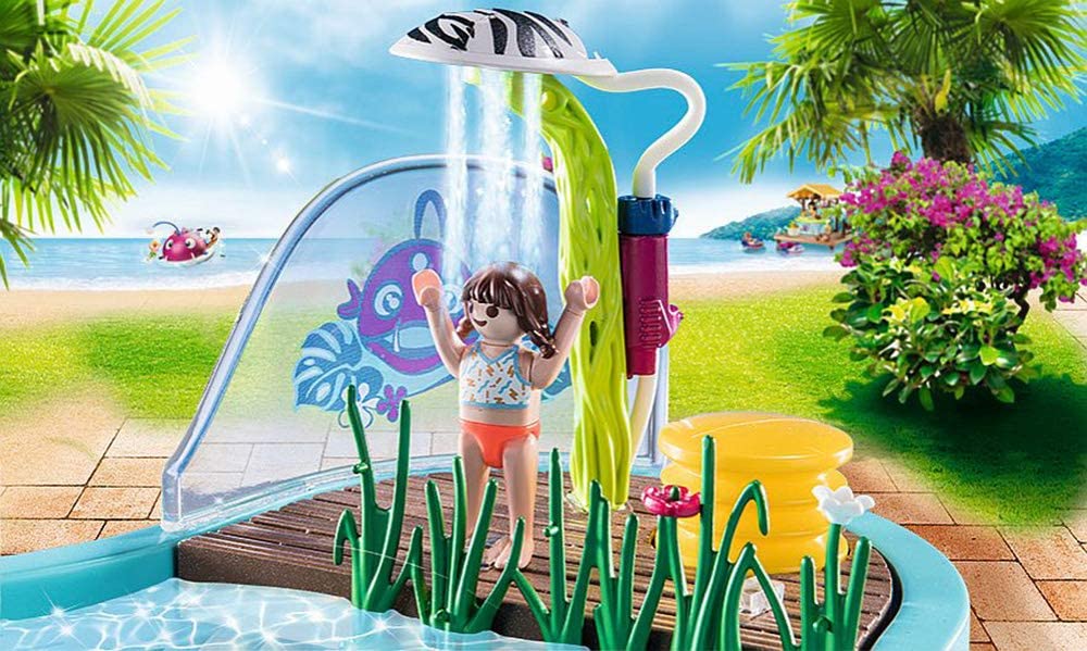 PISCINA C/ROCIADOR DE AGUA