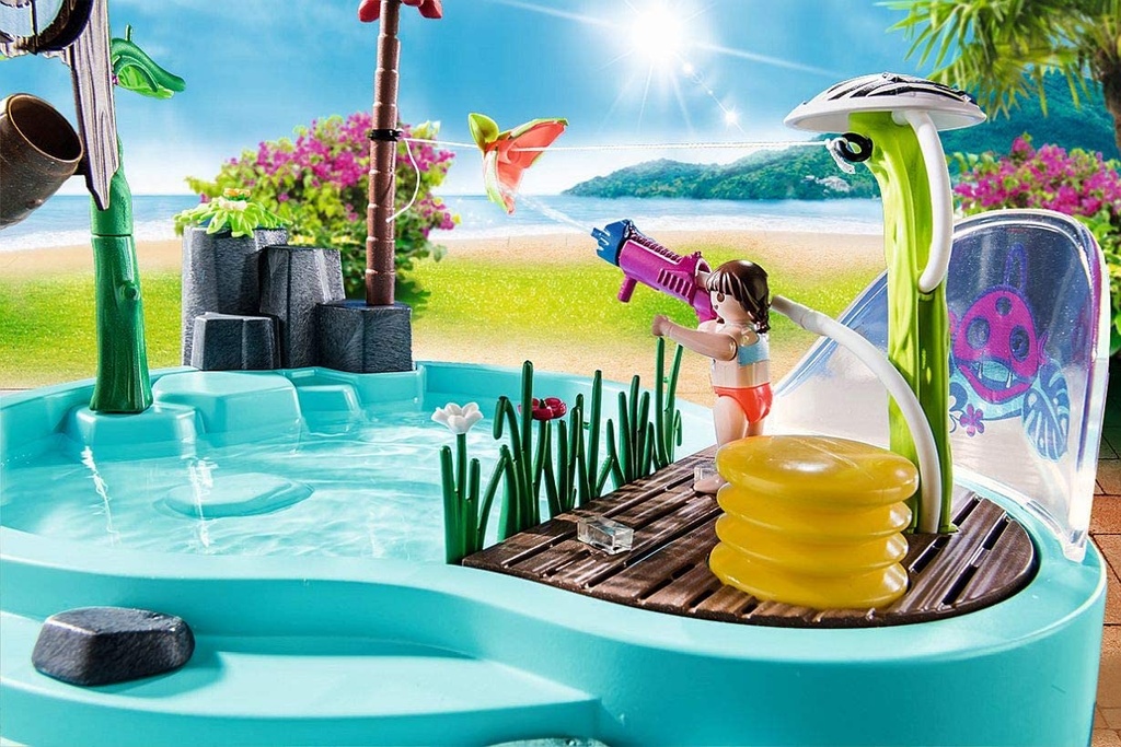 PISCINA C/ROCIADOR DE AGUA
