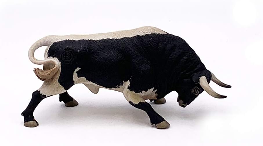 TORO APAREJADO EMBISTIENDO