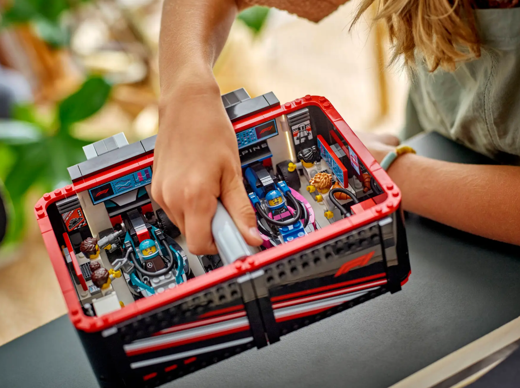 GARAJE F1 MERCEDES+ALPINE